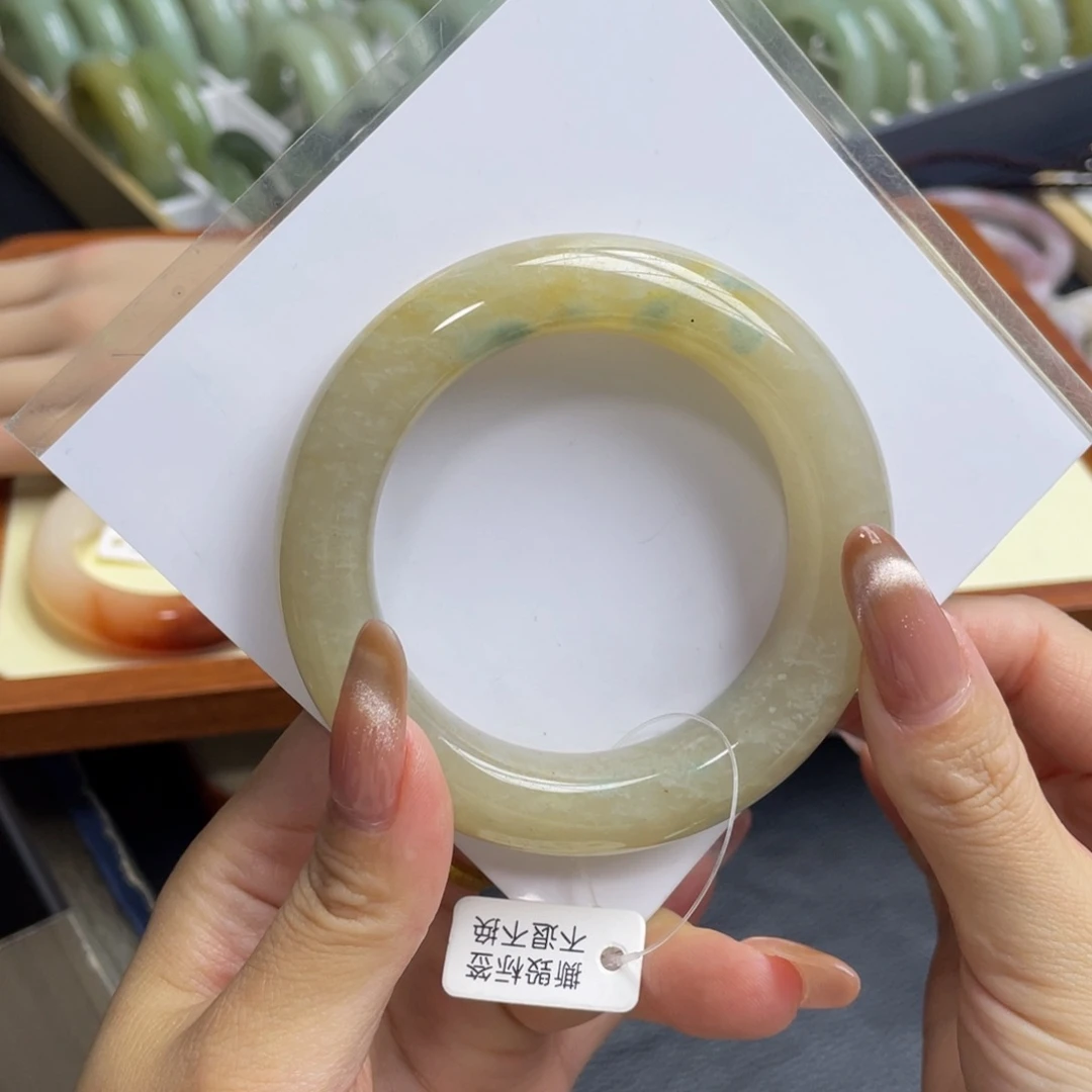 未镶嵌手镯石英质玉?***?