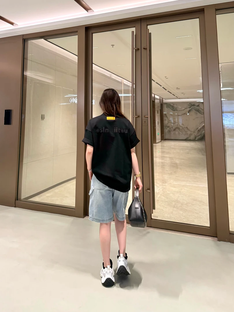 【九亿专属】25S时尚宽松【马户背后长英文】男女同款短袖T恤