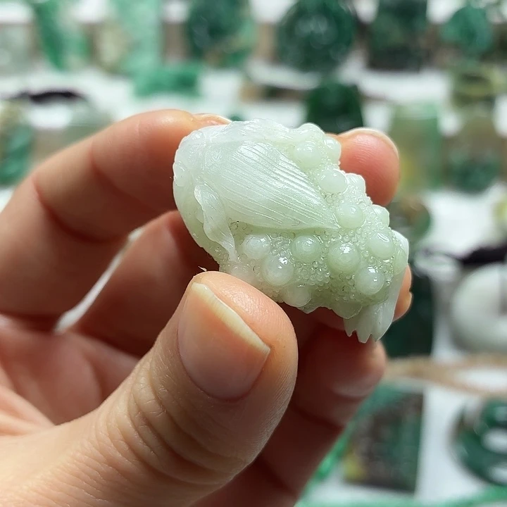 独山玉未镶嵌吊坠