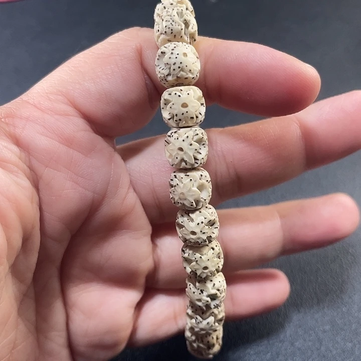 星月菩提吊坠繁花雕刻