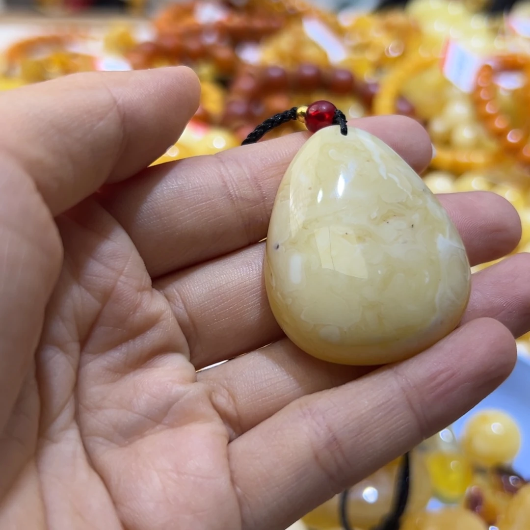 未镶嵌琥珀珠宝奇石