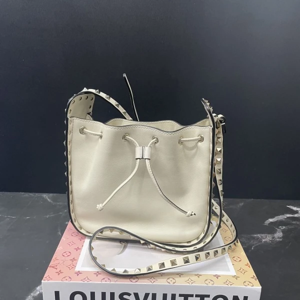 95新/华伦天奴/包包/250125IQ0007/C17596521583