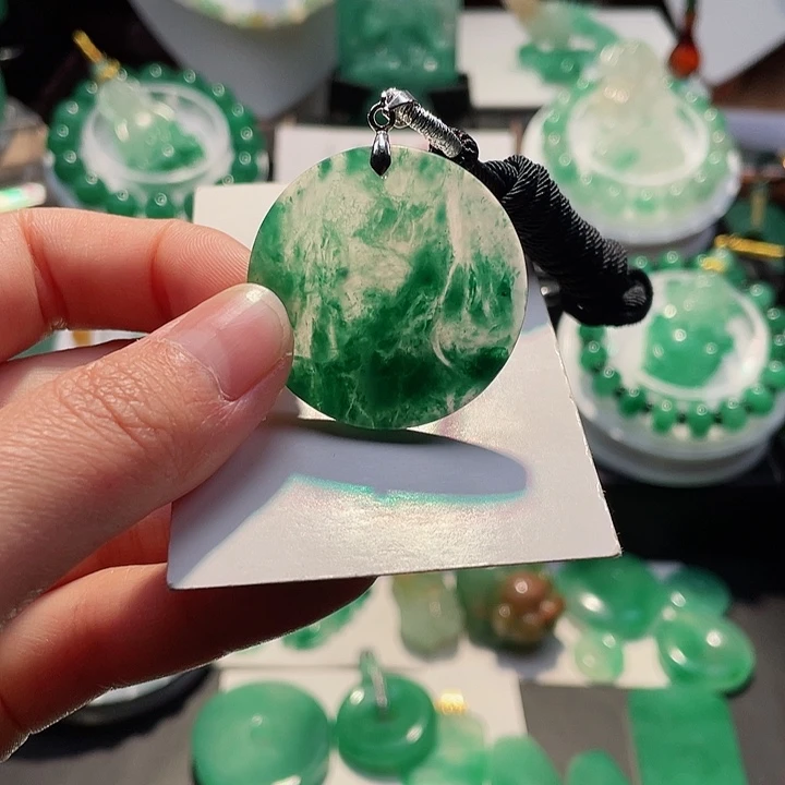 石英质玉吊坠未镶嵌