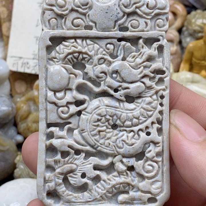 颈饰未镶嵌硅化珊瑚（珊瑚玉）有瑕