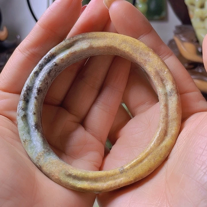 未镶嵌岫岩河磨玉（透闪石质玉）把件