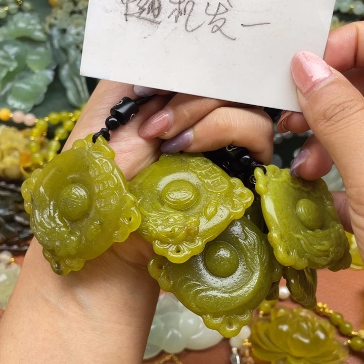 蛇纹石玉合金颈饰