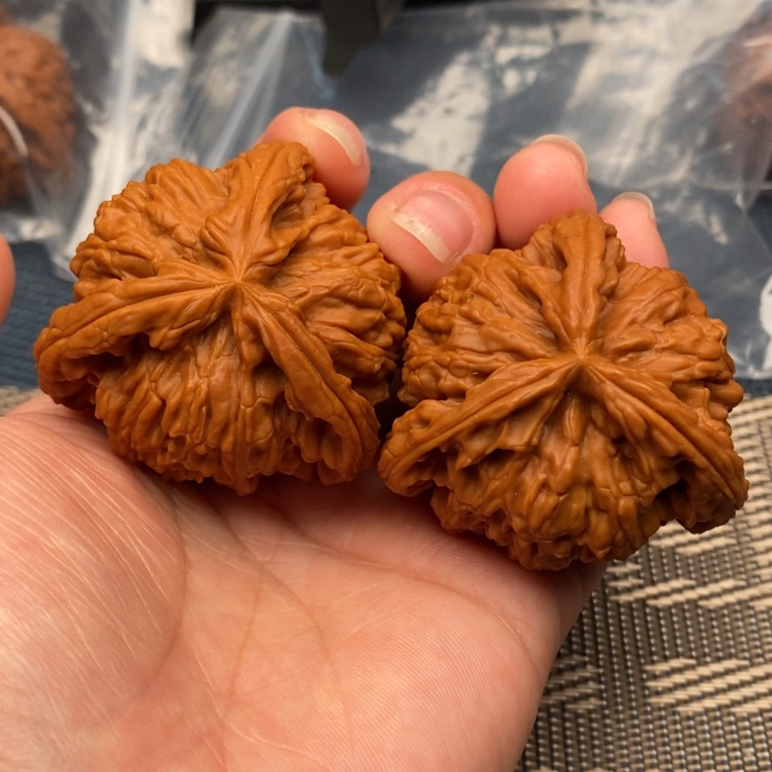 深***风文玩核桃吊坠三棱