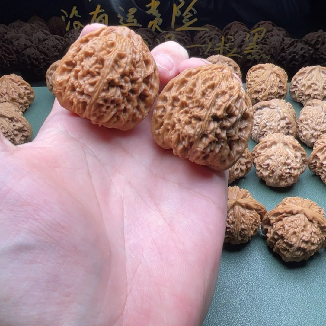 核桃把件不****六42全品南疆，已经打底