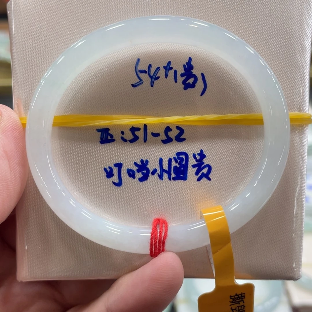 翡翠手镯未镶嵌翡翠手镯