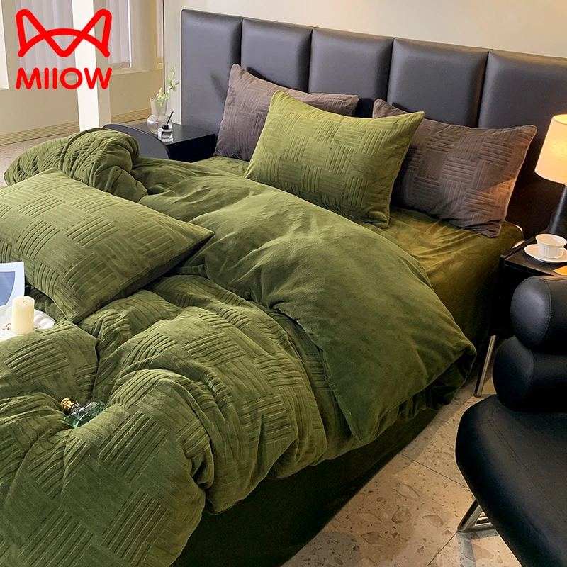 新款高克重轻奢风雕花牛奶绒保暖四件套床单被罩三件套