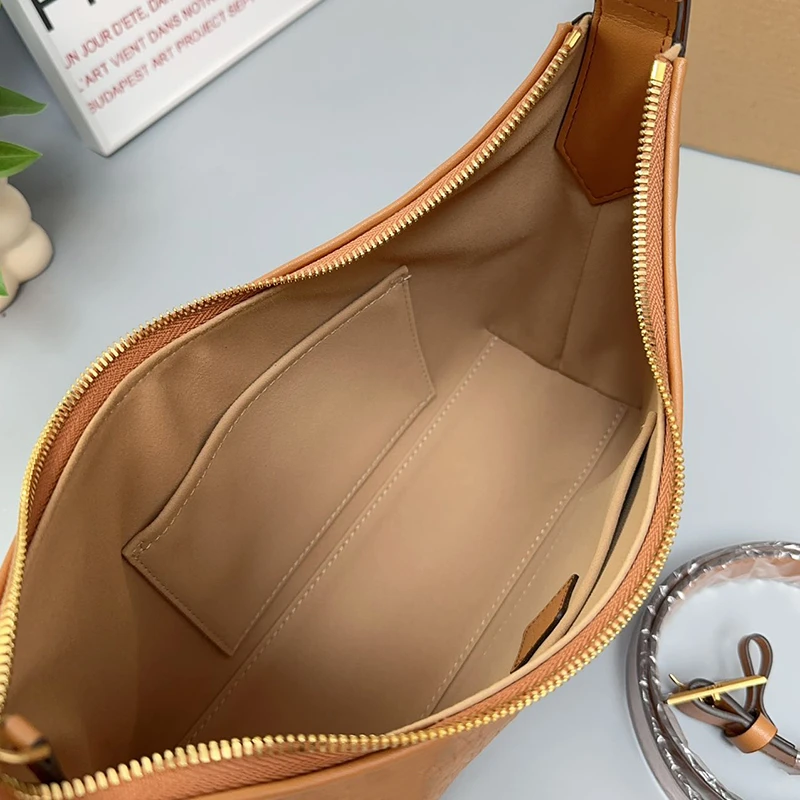 宝丫轻奢  女式时髦复古百搭腋下斜挎牛角包K3192