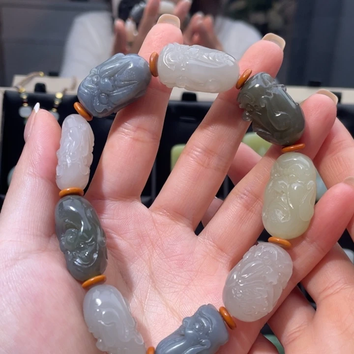 颈饰未镶嵌和田玉