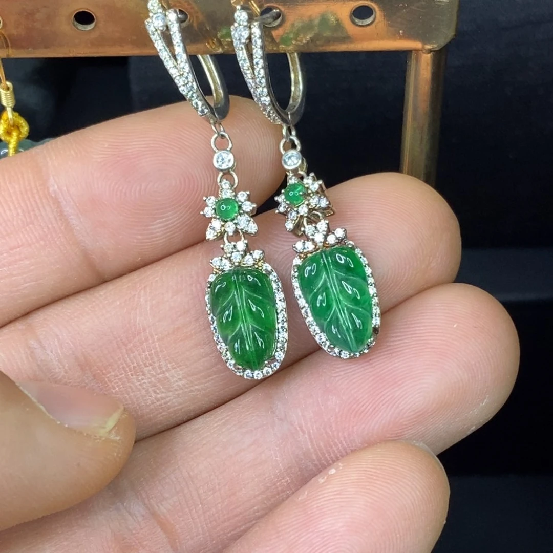 颈饰未镶嵌翡翠耳饰