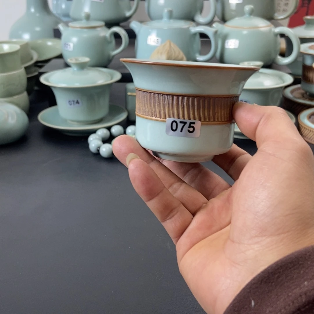 天青釉重工马蹄杯