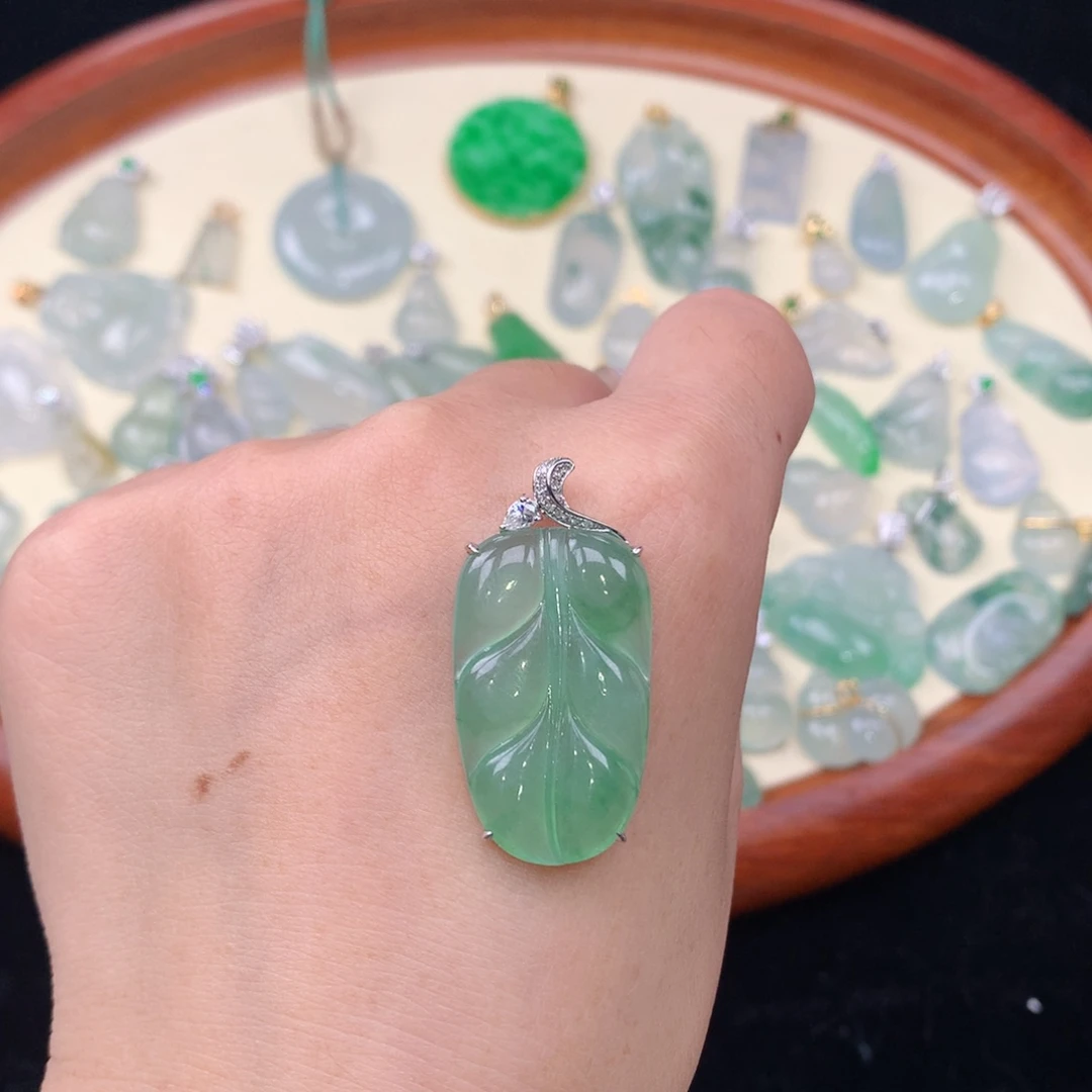 颈饰18K金镶嵌翡翠兜****仔天然缅甸A货翡翠叶子
