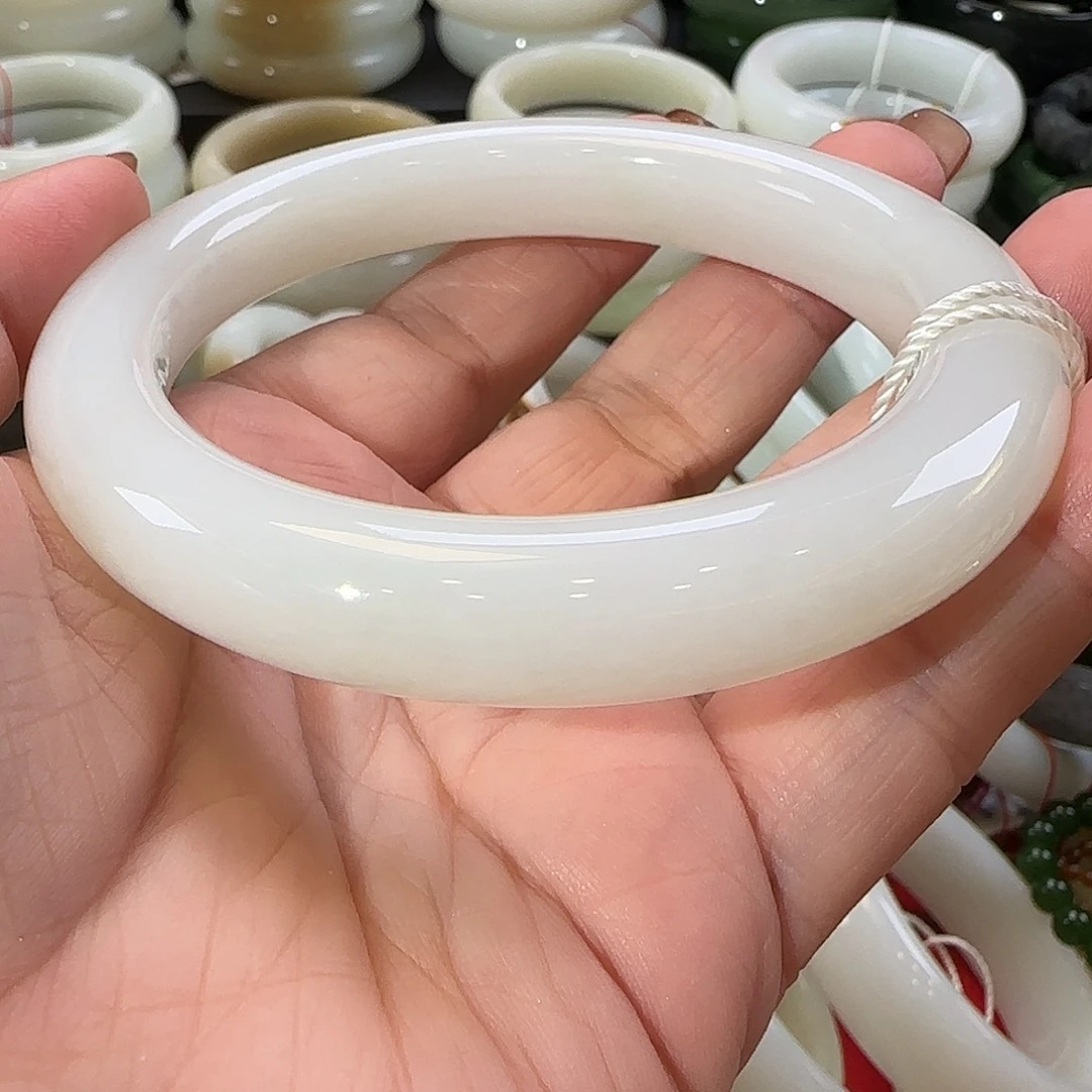 和田玉未镶嵌手镯