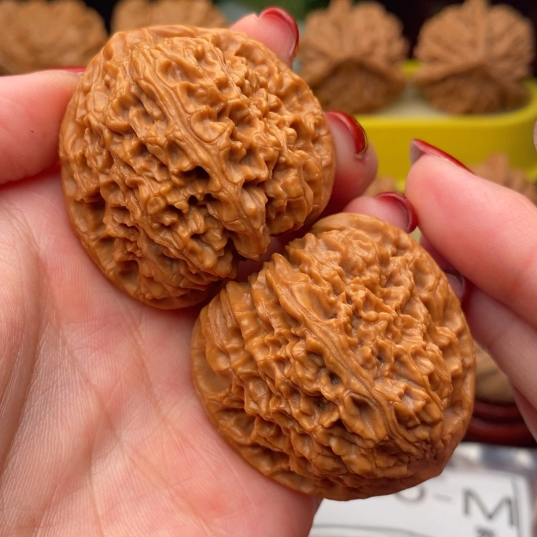 文玩核桃把件三角疆42