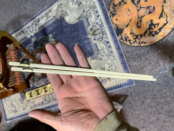 手工艺。木 丫丫。筷子。一双