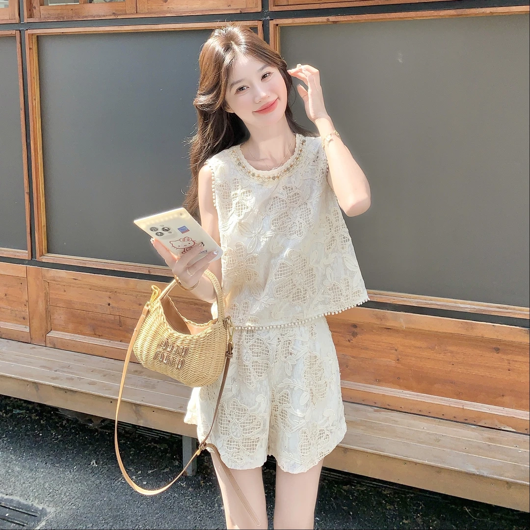 镂空蕾丝无袖上衣短裤套装2025新款女夏巨好看法式小资千金两件套