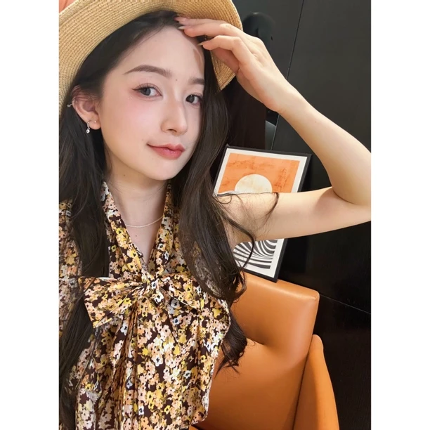 GIRDEAR/哥弟「香槟玫瑰」法式气质蝴蝶无袖桑蚕丝碎花衬衫130022