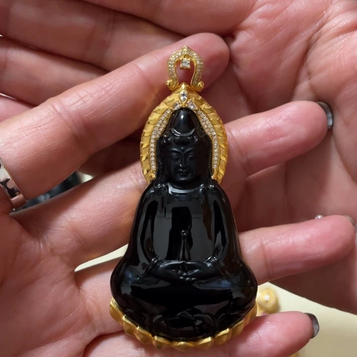 _***、翡翠18K金镶嵌颈饰翡翠