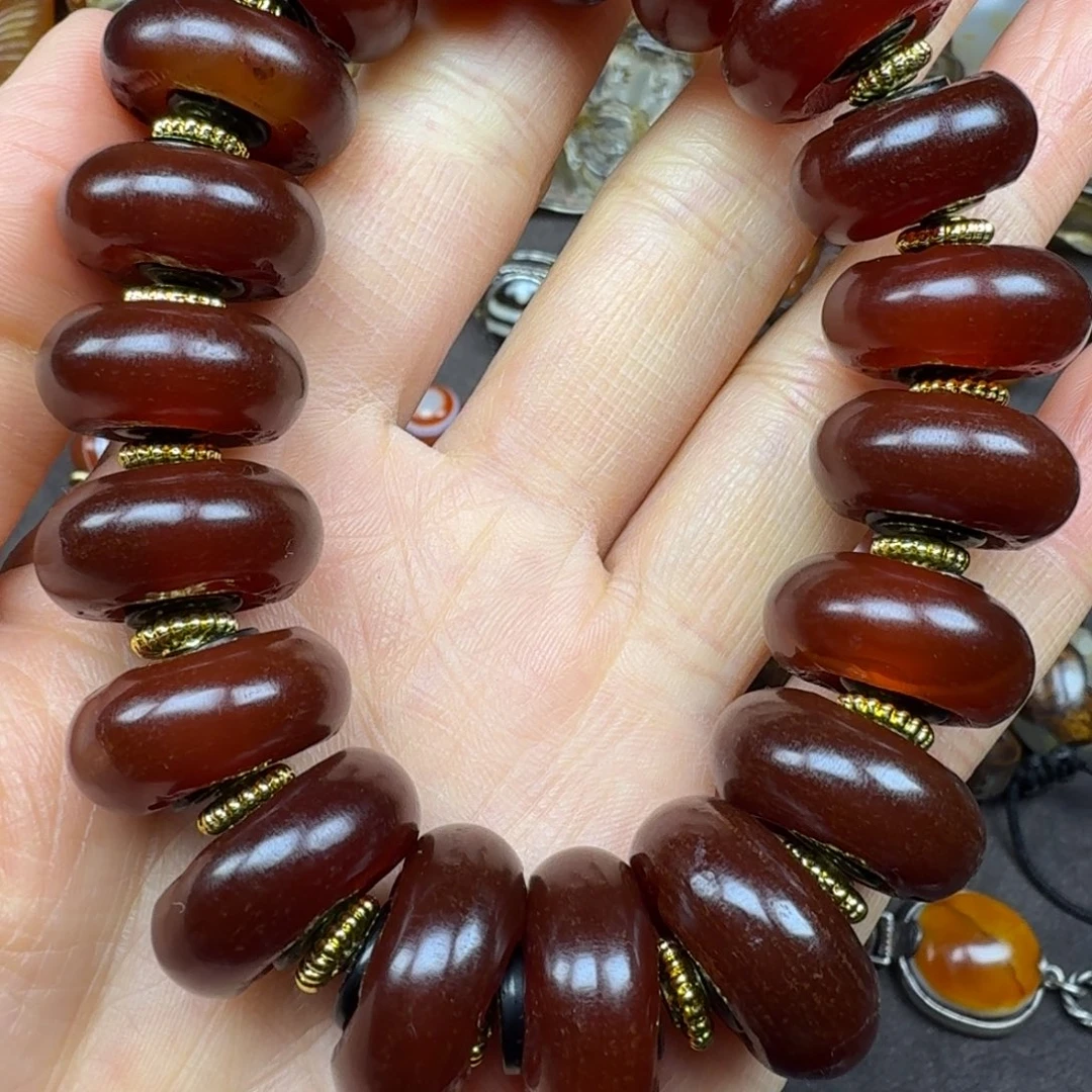 白***飞玛瑙/玉髓未镶嵌颈饰