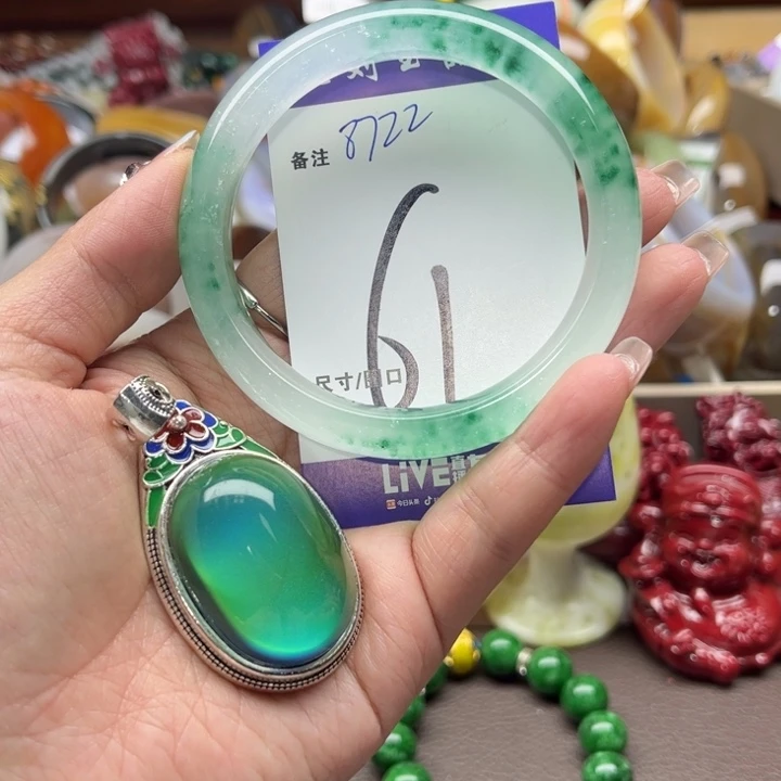 石英质玉颈饰未镶嵌