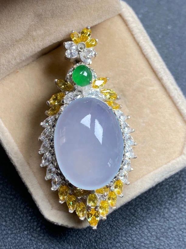 缅甸翡翠高冰鸽子蛋吊坠