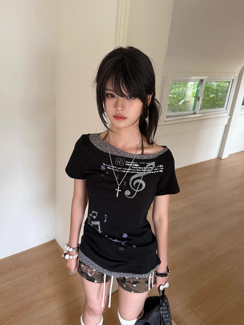 甜辣妹假两件斜领印花短袖T恤女新款夏季小众时髦露肩休闲上衣ins