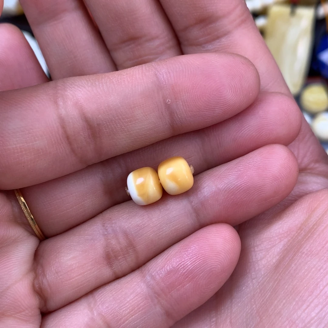 琥珀裸石未镶嵌蜜蜡