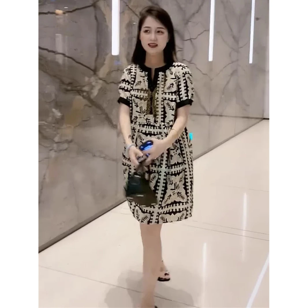 小众设计简约时尚连衣裙女2025夏季新款宽松休闲高级感V领中长裙