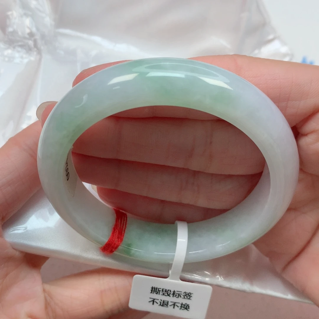 翡翠手镯未镶嵌55圈 有纹需包容