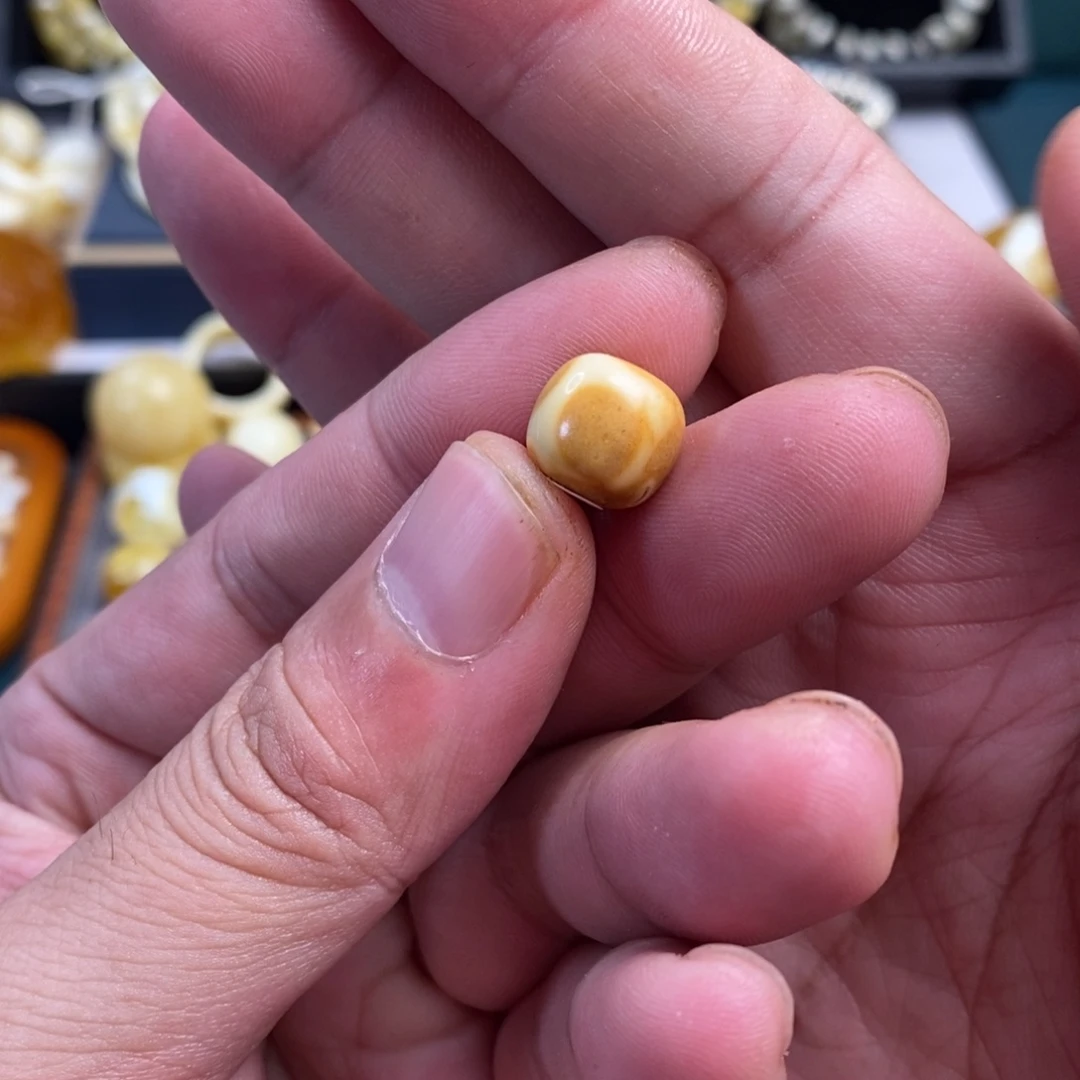 蜜蜡未镶嵌裸石11.8mm咖沁