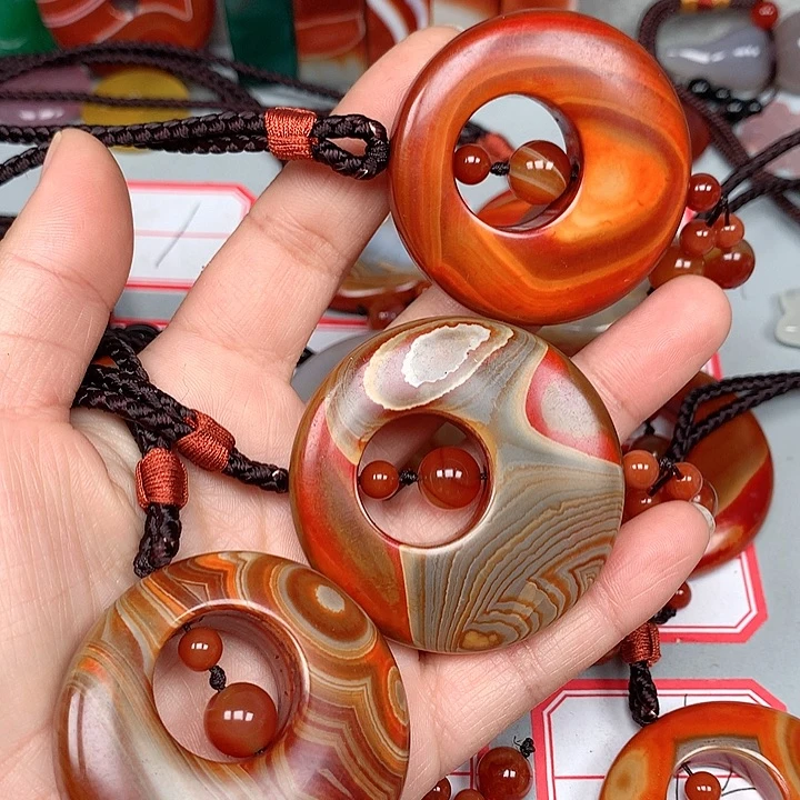 启***蒙玛瑙/玉髓未镶嵌颈饰