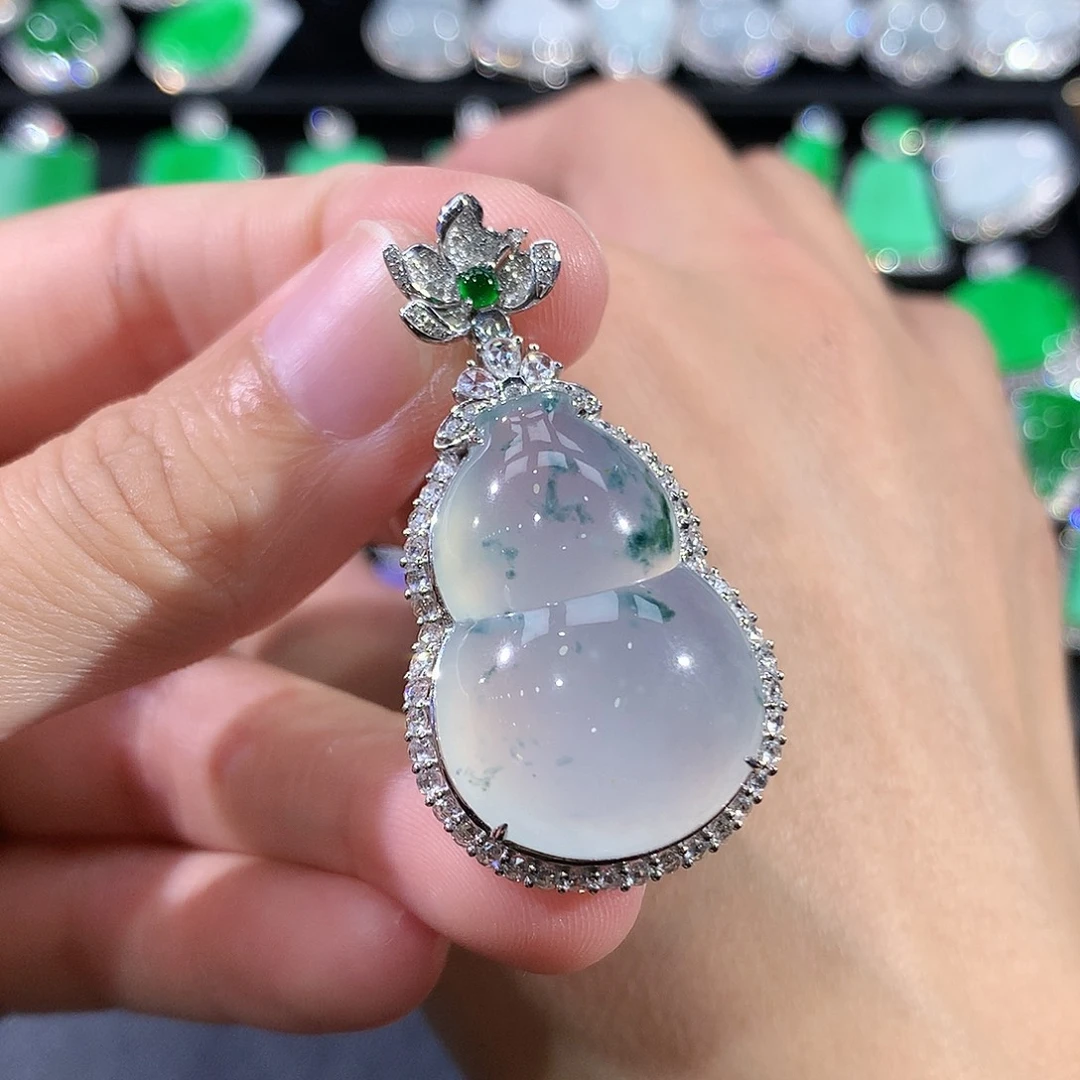 翡翠18K金镶嵌颈饰