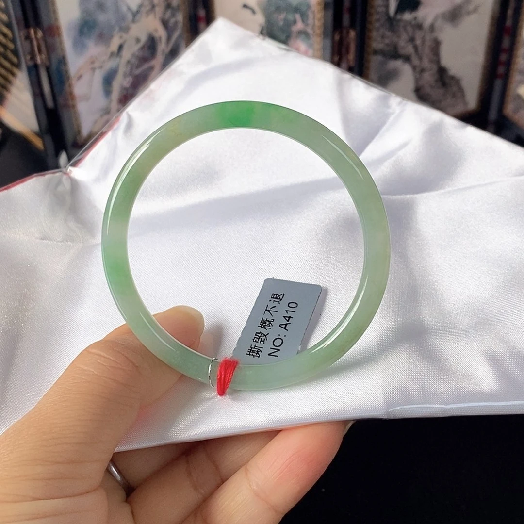 翡翠未镶嵌手镯（圆镯）51.5