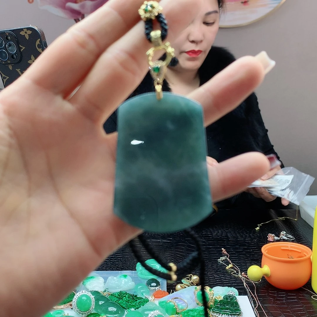 【闪购商品】翡翠吊坠(赠链)未镶嵌