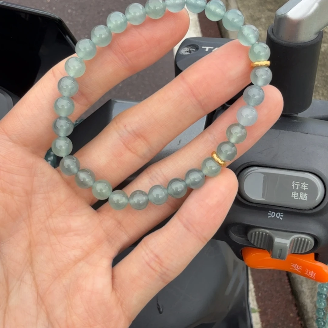 L***腩未镶嵌手链翡翠高冰翡翠珠串