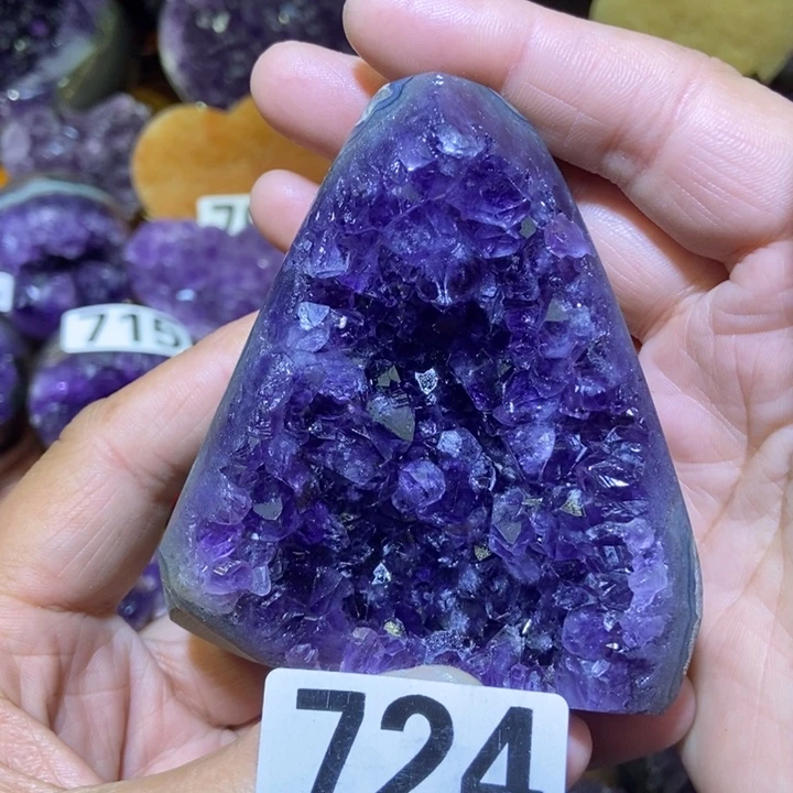 紫晶未镶嵌大型摆件（非配饰）