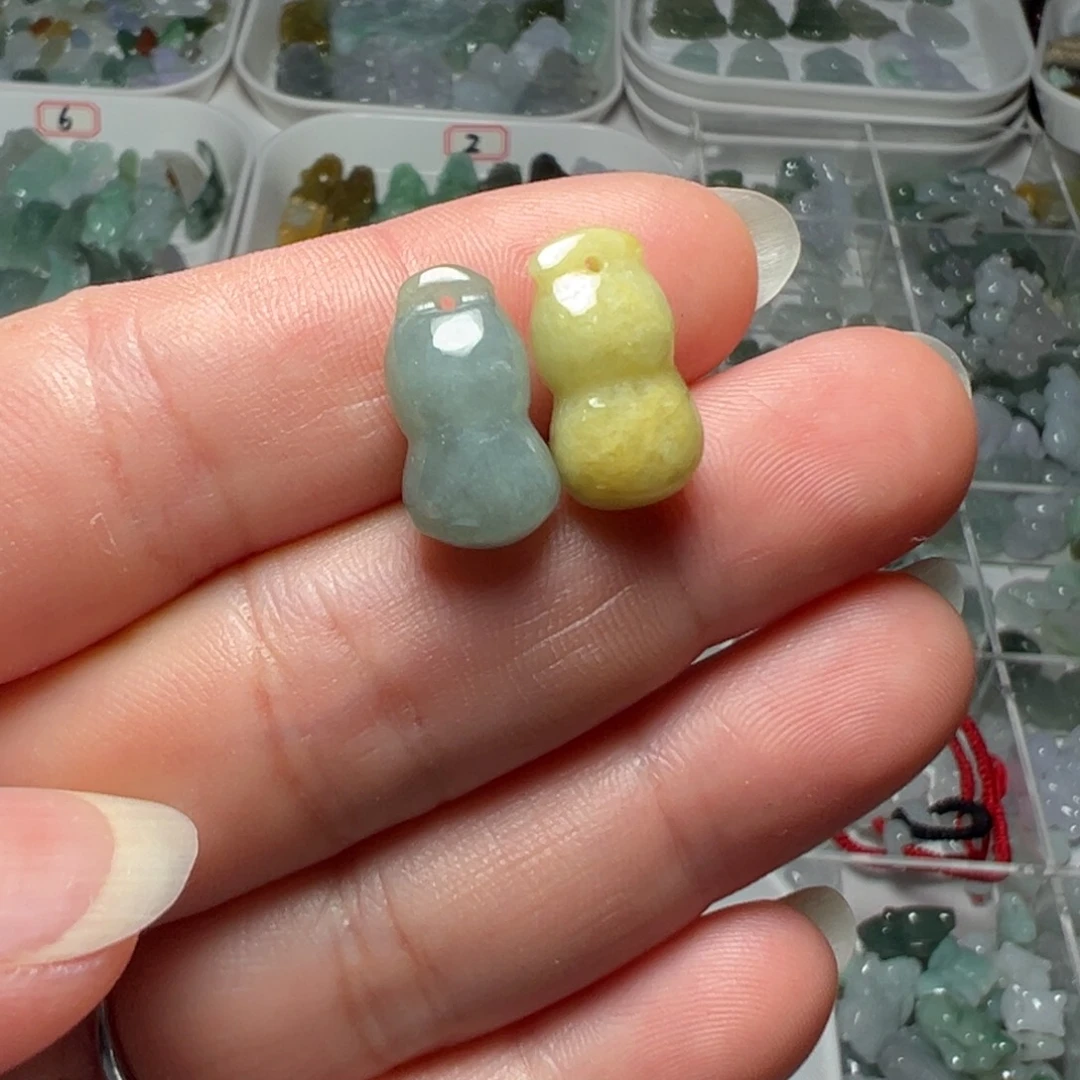 翡翠未镶嵌颈饰葫芦两个38块