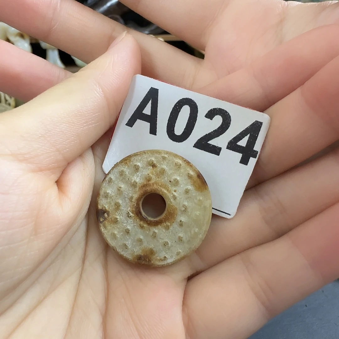 透闪石质玉未镶嵌挂件