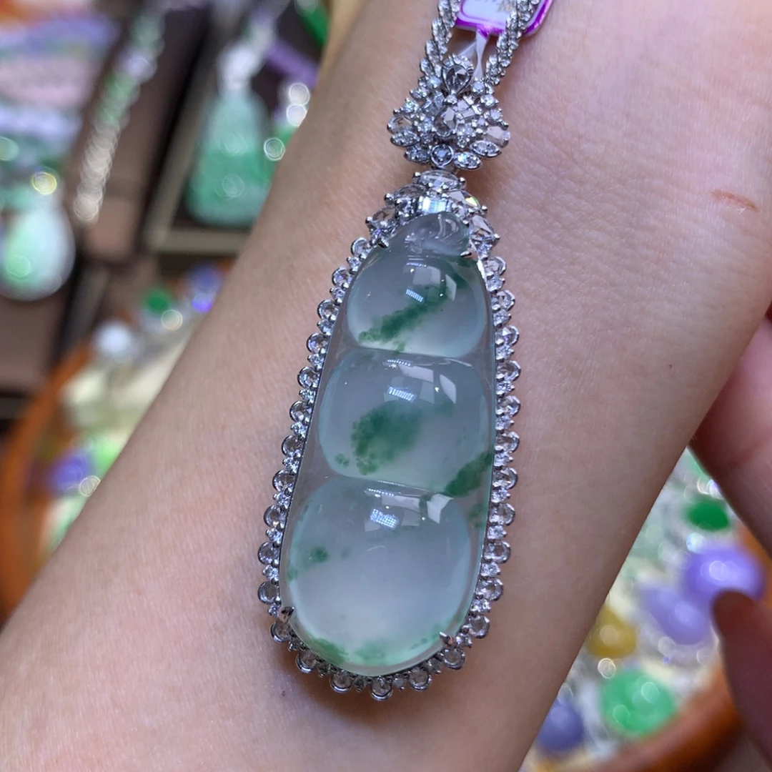 翡翠18K金镶嵌颈饰翡翠