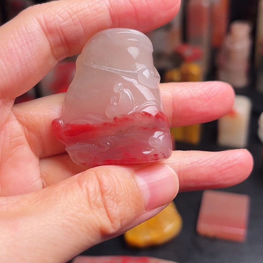 其他巴林石鸡血石随形章