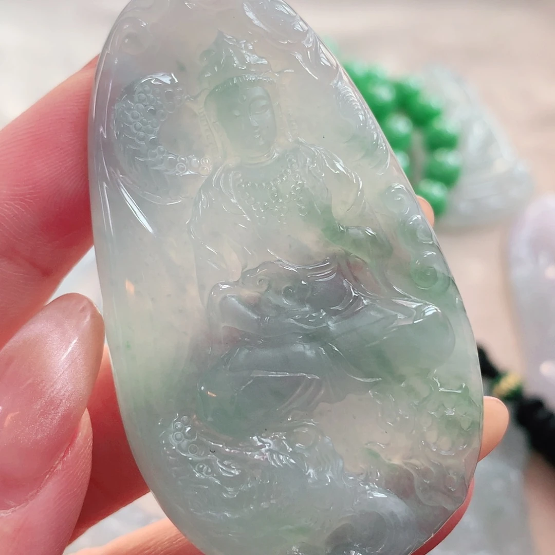 翡翠18K金镶嵌颈饰观音