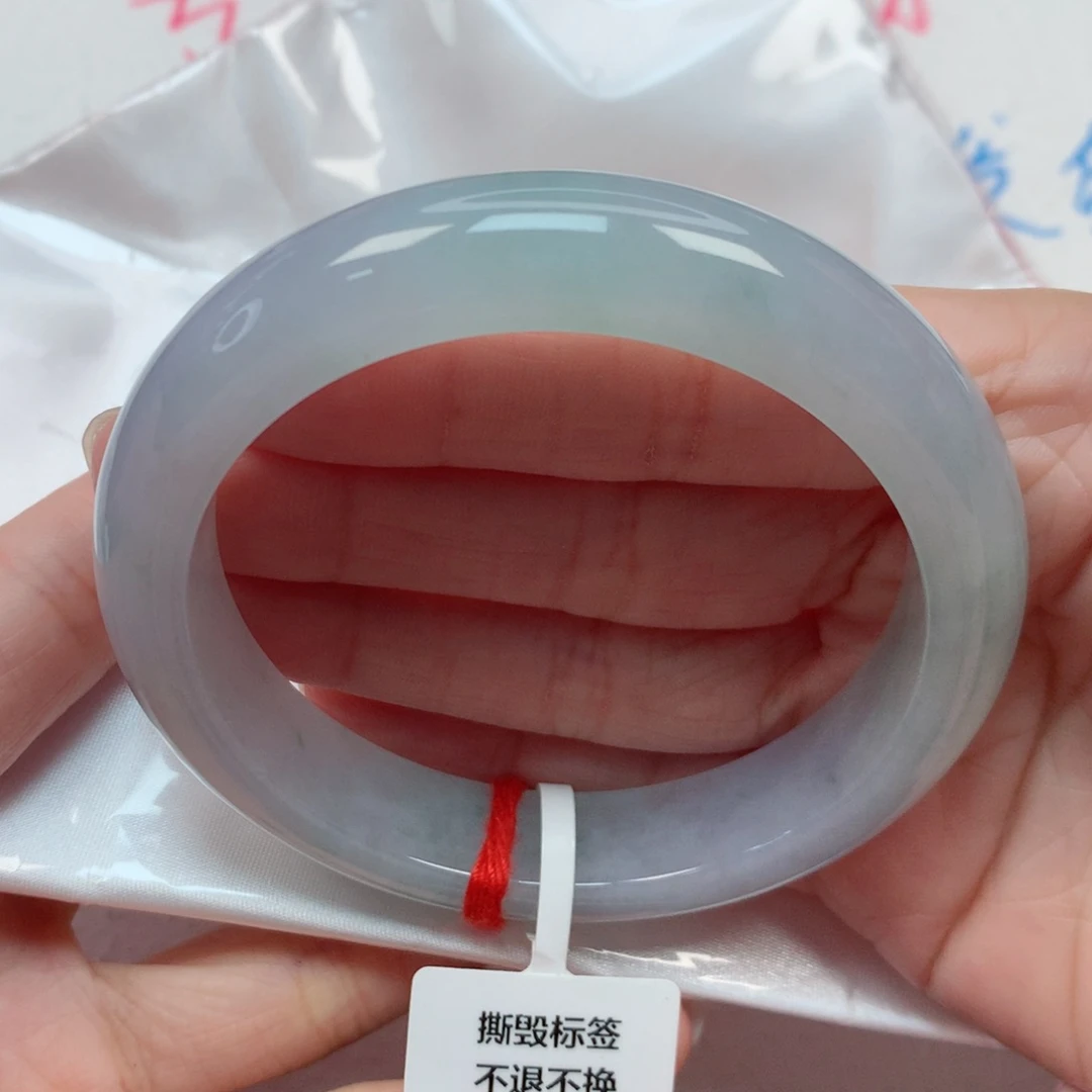 翡翠手镯未镶嵌60圈