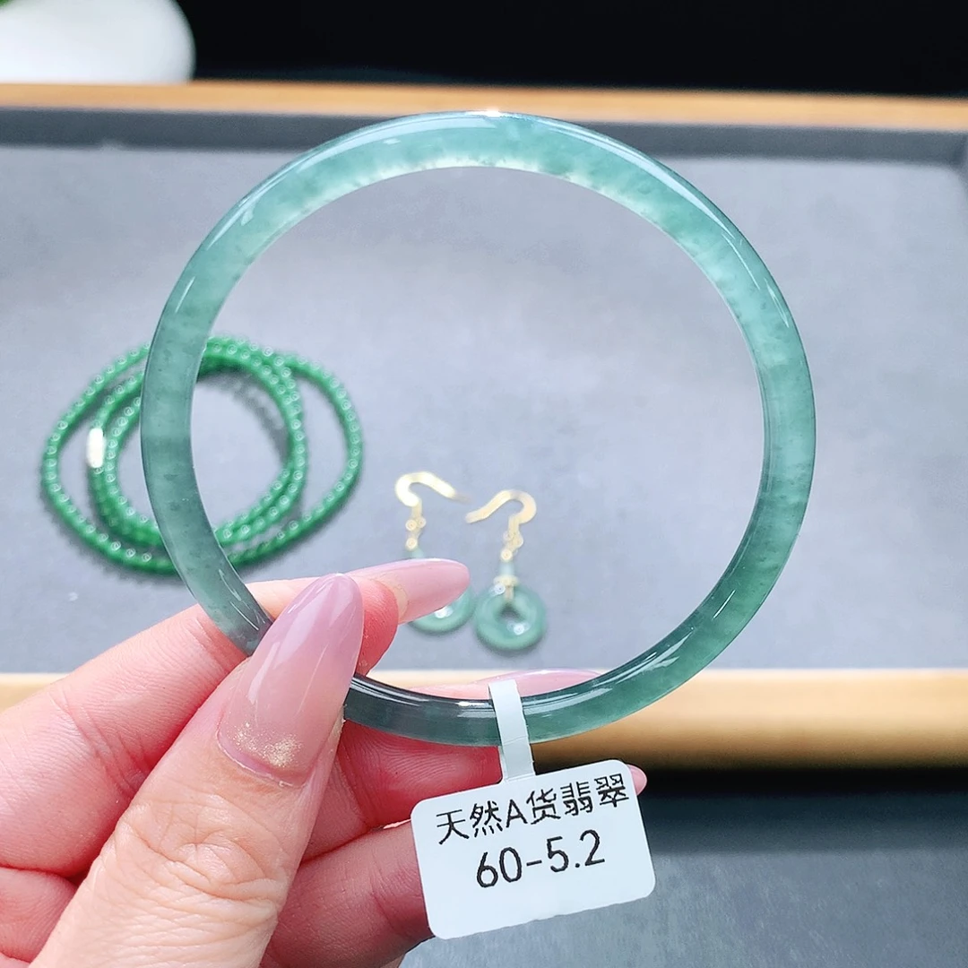 未镶嵌手镯（圆镯）翡翠