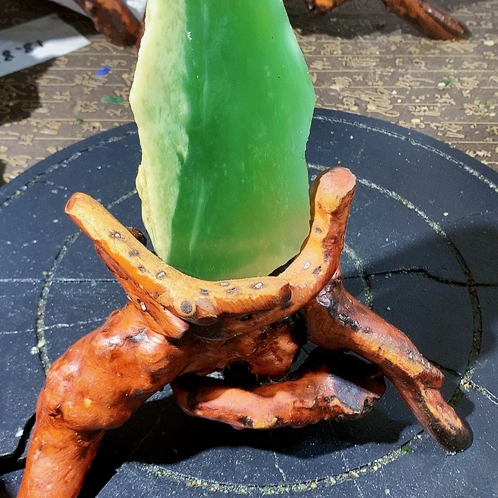 未镶嵌蛇纹石玉珠宝奇石