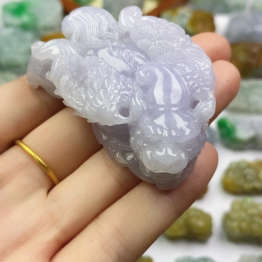 翡翠未镶嵌颈饰貔貅
