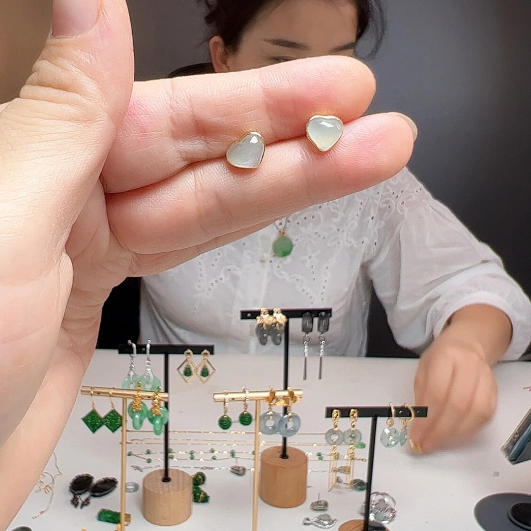 翡翠18K金镶嵌耳饰天然翡翠