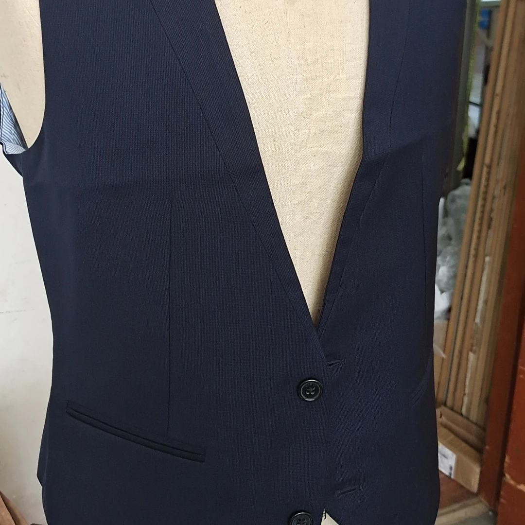 西装式马夹春秋款，搭西装，搭大衣，男常规款修身休闲纽扣马甲